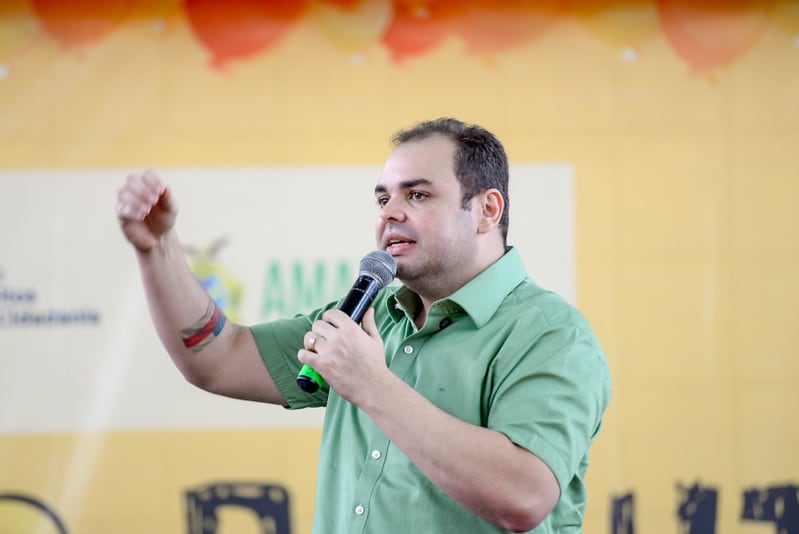 Roberto Cidade confirma abono do Fundeb e novo concurso da Seduc