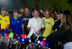 Flávio Bolsonaro contesta resultado eleitoral e anuncia pedido de anulação