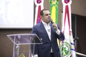 Governador do Amazonas, Roberto Cidade, assina contrato de financiamento de R$ 1,4 bilhão