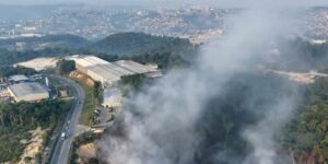 Incêndio no Distrito Industrial de Manaus entra no quarto dia e atinge 15 mil metros quadrados