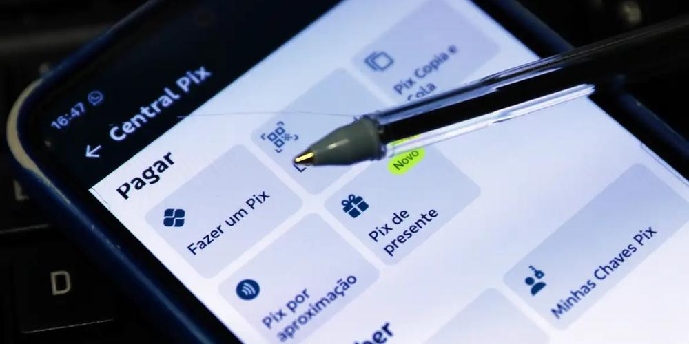Pix por aproximação deixa de ter teto de R$ 500 conforme novas regras do Banco Central
